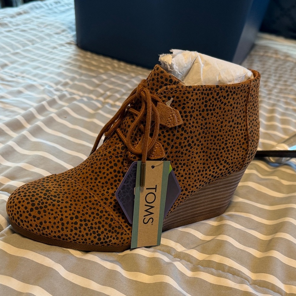 TOMS Women's Tan Dotted Wedge Booties